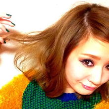 水原希子演繹的冬日暖意 SLY羽毛紗拼接毛衣，日系潮流的針織藝術(shù)